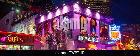 Tootsie's Orchid Lounge Bar - Restaurant und Konzertsaal mit befristeten Verlängerung auf die Broadway während der NFL Draft 2019 Nashville, Tennessee. Stockfoto