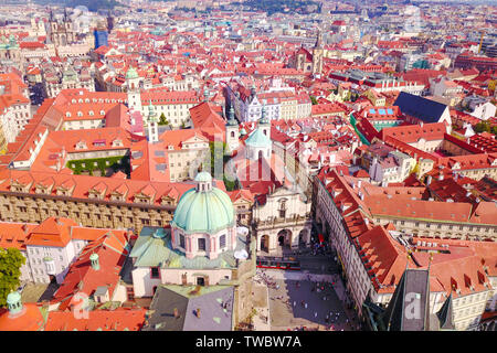 Luftbild von Prag, Tschechische Republik, an einem schönen Sommertag über der Stadt - Prag ein Stadtteil. Stockfoto