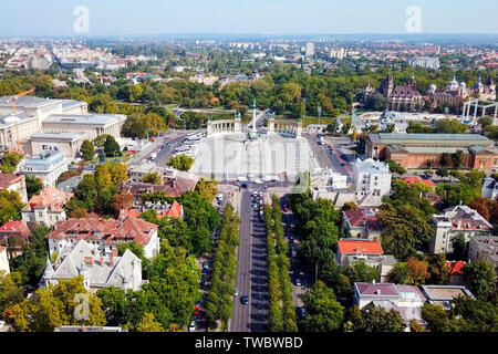 Heldenplatz (Hosok Tere) von Budapest, Ungarn - Luftansicht entlang Andrassy blvd. Stockfoto