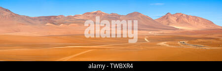 Straßen und Wege im Altiplano auf einer Höhe von 4600 m, Atacama-wüste, Chile, Südamerika Stockfoto