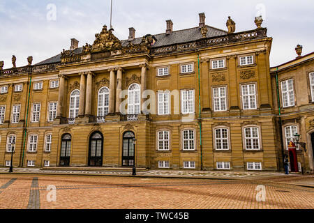 Schloss Amalienborg, der Residenz der dänischen Königsfamilie in Kopenhagen, Dänemark. Januar 2019. Stockfoto