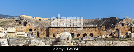 Theater in der antiken Stadt Hierapolis in der Türkei. Stockfoto