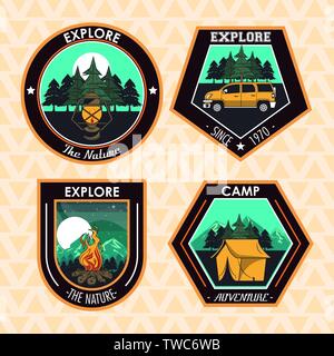 Satz von Camping entdecken Sommer patches Embleme Stock Vektor