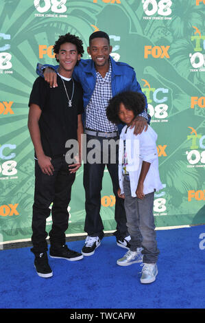 LOS ANGELES, Ca. August 03, 2008: Will Smith & Söhne Trey & Jaden an den 2008 Teen Choice Awards in den Universal Studios in Hollywood. © 2008 Paul Smith/Featureflash Stockfoto