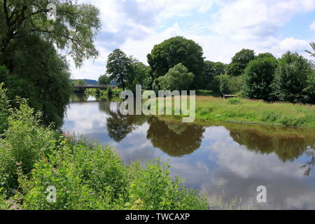 Der kleine Fluss Zschopau in Frankenberg in Sachsen Stockfoto