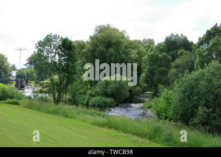 Der kleine Fluss Zschopau in Frankenberg in Sachsen Stockfoto