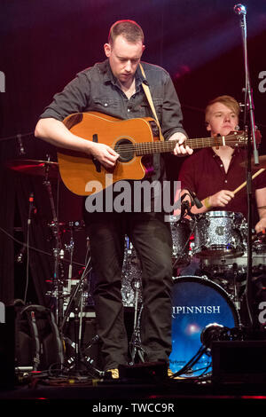 Keltische Musik Band Die Skipinnish live auf der Bühne am Gate Southwell Festival, 2019 Stockfoto