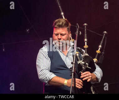 Keltische Musik Band Die Skipinnish live auf der Bühne am Gate Southwell Festival, 2019 Stockfoto