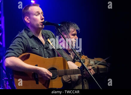 Keltische Musik Band Die Skipinnish live auf der Bühne am Gate Southwell Festival, 2019 Stockfoto