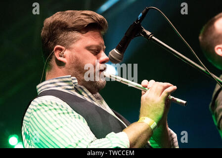 Keltische Musik Band Die Skipinnish live auf der Bühne am Gate Southwell Festival, 2019 Stockfoto