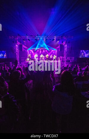 Keltische Musik Band Die Skipinnish live auf der Bühne am Gate Southwell Festival, 2019 Stockfoto