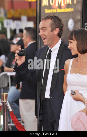 LOS ANGELES, Ca. Juli 27, 2008: John Hannah & Frau Joanna Roth bei der Premiere seines neuen Films "Die Mumie: Das Grabmal des Drachenkaisers" in den Universal Studios in Hollywood. © 2008 Paul Smith/Featureflash Stockfoto