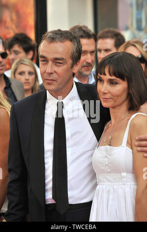 LOS ANGELES, Ca. Juli 27, 2008: John Hannah & Frau Joanna Roth bei der Premiere seines neuen Films "Die Mumie: Das Grabmal des Drachenkaisers" in den Universal Studios in Hollywood. © 2008 Paul Smith/Featureflash Stockfoto