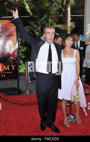 LOS ANGELES, Ca. Juli 27, 2008: John Hannah & Frau Joanna Roth bei der Premiere seines neuen Films "Die Mumie: Das Grabmal des Drachenkaisers" in den Universal Studios in Hollywood. © 2008 Paul Smith/Featureflash Stockfoto