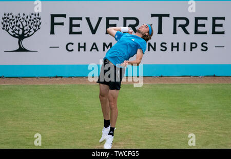 London, Großbritannien. Juni, 2019 19. Stefanos Tsitsipas von Griechenland in Tag 3 des Fever-Tree Tennis Meisterschaften 2019 im Queen's Club, London, England am 18. Juni 2019. Foto von Andy Rowland. Credit: PRiME Media Images/Alamy leben Nachrichten Stockfoto