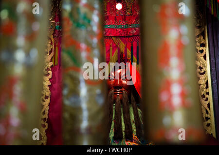 Statue am Kwan Tai O Tai Tempel in Hong Kong Stockfoto