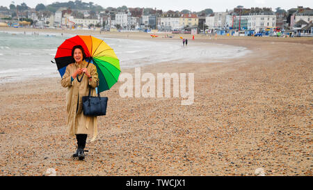 Weymouth, Strand, Hund - Wanderer, georgianischen Strandpromenade, Hafen, Hunde ohne Leine, Weymouth Sands, Pier, Harbourside, Familien im Urlaub, viktorianischen Strand shel Stockfoto