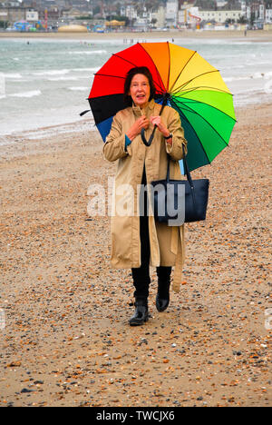 Weymouth, Strand, Hund - Wanderer, georgianischen Strandpromenade, Hafen, Hunde ohne Leine, Weymouth Sands, Pier, Harbourside, Familien im Urlaub, viktorianischen Strand shel Stockfoto