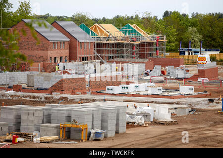 Neue Häuser bauen auf einer Baustelle in Cheshire Stockfoto