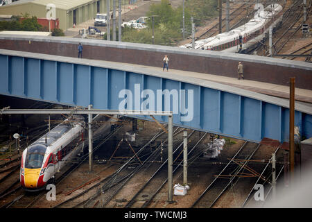 Das Stadtzentrum von Doncaster, South Yorkshire, LNER Azuma zug Klasse 800 von Hitachi Newton Aycliffe Abfahrt Bahnhof auf Test Stockfoto