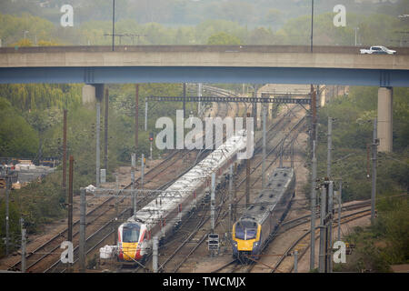 Das Stadtzentrum von Doncaster, South Yorkshire, LNER Azuma zug Klasse 800 von Hitachi Newton Aycliffe Abfahrt Bahnhof auf Test Stockfoto