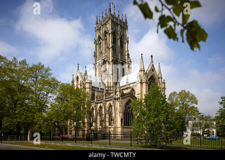 Das Stadtzentrum von Doncaster, South Yorkshire, Landmark Victorian Gothic Grad I St George's Münster von Architekten George Gilbert Scott aufgeführt Stockfoto