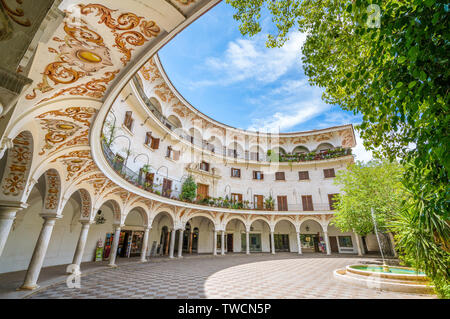 Der malerischen Plaza del Cabildo in Sevilla, Andalusien, Spanien. Stockfoto