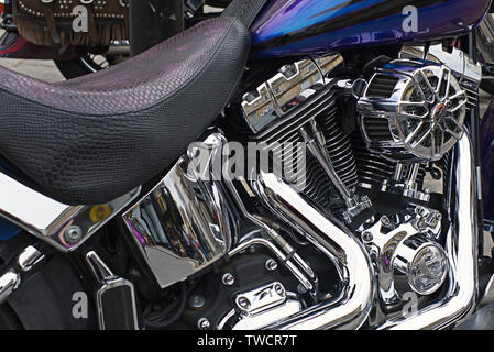 Detailansicht einer kundenspezifischen HARLEY-DAVIDSON FLSTF FATBOY Modelljahr 2010. Stockfoto