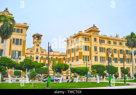Kairo, Ägypten, 22. Dezember 2017: Ministerium für Wohnungswesen ist eine von der Regierung Gebäude, gegenüber El-Gomhoreya Square, am 22. Dezember in Kairo. Stockfoto
