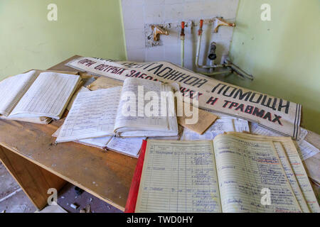 Osteuropa, Ukraine, Pripyat, Tschernobyl. Krankenhaus Bücher anmelden. April 09, 2018. Stockfoto