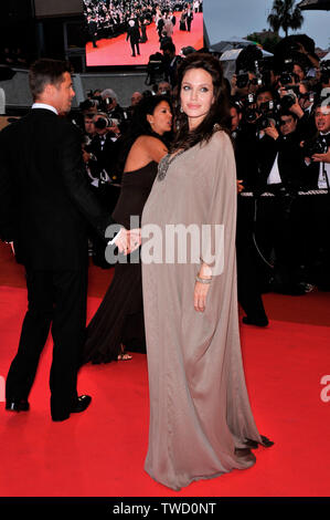 CANNES, Frankreich. 20. Mai 2008: Angelina Jolie und Brad Pitt bei der Gala Premiere ihres neuen Films "Wechselbalg" auf der 61. jährlichen Internationalen Film Festival de Cannes. © 2008 Paul Smith/Featureflash Stockfoto