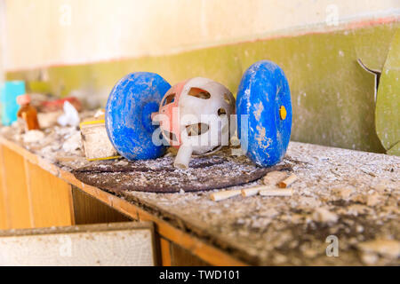 Osteuropa, Ukraine, Pripyat, Tschernobyl. Das Kind das Spielzeug. Stockfoto