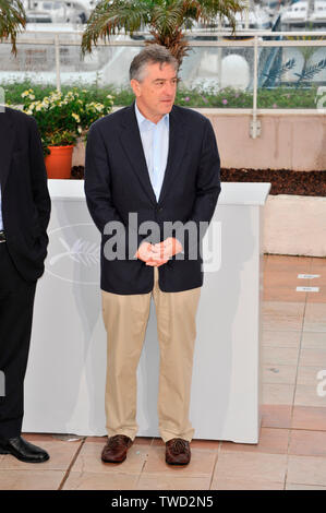 CANNES, Frankreich. 25. Mai 2008: Robert De Niro am Fotoshooting für seinen neuen Film "Was gerade passiert?" Auf der 61. jährlichen Internationalen Film Festival de Cannes. © 2008 Paul Smith/Featureflash Stockfoto