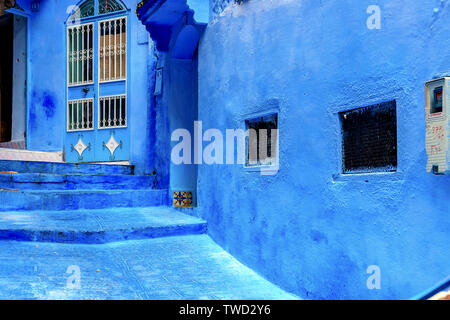 Chefchaouen, eine Stadt mit blau bemalten Häusern. Eine Stadt mit schmalen, schönen, blauen Straßen. Tanger, Marokko, Afrika Stockfoto