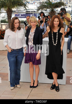 CANNES, Frankreich. 23. Mai 2008: Samantha Morton (links), Michelle Williams & Catherine Keener bei Fotoshooting für ihren neuen Film ynecdoche, New York" auf der 61. jährlichen Internationalen Film Festival de Cannes. © 2008 Paul Smith/Featureflash Stockfoto