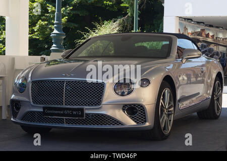 Ein Bentley Continental GT Cabrio. 2019 Edition von Parco Valentino Auto show hosts Autos durch viele Marken und Designer Valentino Park in Turin, Italien. Stockfoto