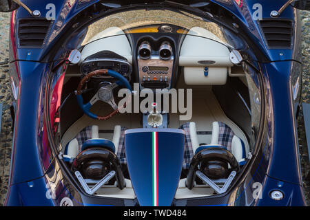 Innenansicht und Dashboard der Pagani Zonda HP Barchetta. 2019 Edition von Parco Valentino Auto show hosts Autos durch viele Marken und Designer innen Valentino Park in Turin, Italien. Stockfoto