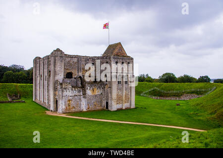 Schloss Steigende, normannischen Burgruinen in Norfolk, in der Nähe von sandringham an einem regnerischen Sommertag im August 2017 Stockfoto