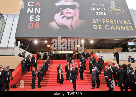 CANNES, Frankreich. Mai 14, 2008: Atmosphäre im Palais des Festivals auf der 61. jährlichen Internationalen Film Festival de Cannes. © 2008 Paul Smith/Featureflash Stockfoto