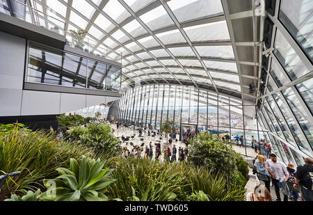 Der Sky Garden bei 20 Fenchurch Street ist eine eindeutige öffentliche Raum, erstreckt sich über drei Etagen und bietet 360 Grad Blick auf London Stockfoto