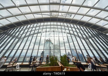 Der Sky Garden bei 20 Fenchurch Street ist eine eindeutige öffentliche Raum, erstreckt sich über drei Etagen und bietet 360 Grad Blick auf London Stockfoto