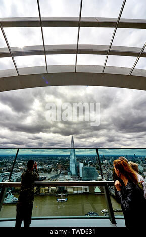 Der Sky Garden bei 20 Fenchurch Street ist eine eindeutige öffentliche Raum, erstreckt sich über drei Etagen und bietet 360 Grad Blick auf London Stockfoto