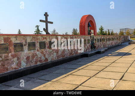 Osteuropa, Ukraine, Pripyat, Tschernobyl. Commemorative wall Plaques in der Nähe von ABK-1 Verwaltungsgebäude. April 10, 2018. Stockfoto