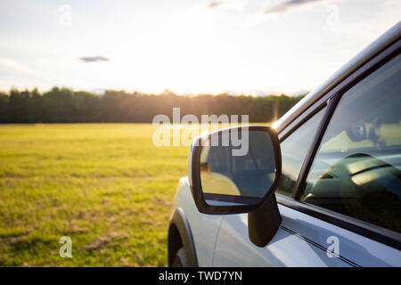 Sommer road trip sonnigen Tag Feld niemand Sonnenuntergang Stockfoto