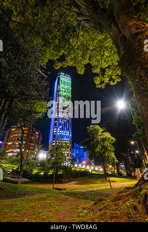 Colpatria Turm aus der Independencia Park Stockfoto