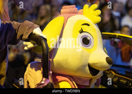 Teneriffa, Spanien - Januar 5, 2019: PAW-Patrouille individuelle Charakter während drei Könige parade Feier. Cabalgata de Reyes Magos, traditionelle Spanische Epiphanie Feier.. Stockfoto