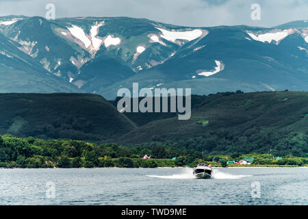 Blick auf den Kuril Vulkan. Und Kuril See, Kamtschatka, Russland Stockfoto