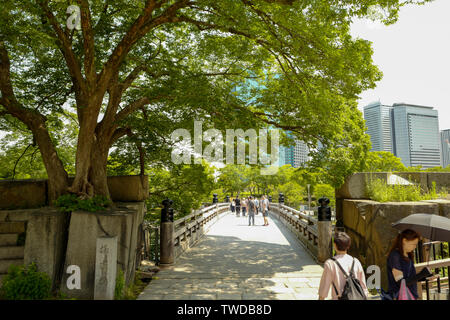 Osaka, Japan, 29., Mai, 2017. Die Osaka Castle Park. Osaka Castle ist eines der bekanntesten Wahrzeichen Japans. Stockfoto