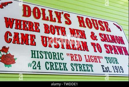 Sept. 17, 2018 - Ketchikan, AK: auf der Seite des historischen ehemaligen Bordell Zeichen ein Museum "Dolly's House" auf der beliebten Creek Street. Stockfoto