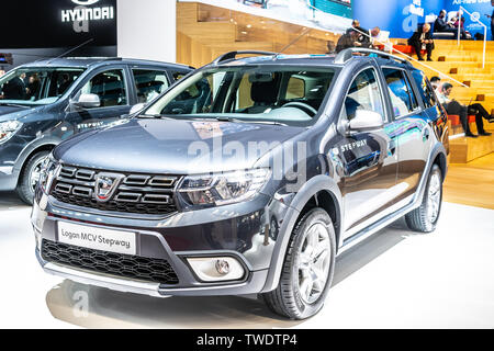 Paris, Frankreich, Oktober 02, 2018: DACIA LOGAN MCV Stepway bei Mondial Paris Motor Show, Automobile Dacia stand, Rumänische Automobilhersteller Stockfoto